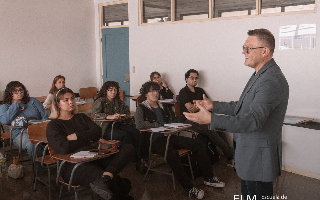 El Director de la Escuela de Lenguas Modernas visita aulas del Bachillerato en Francés